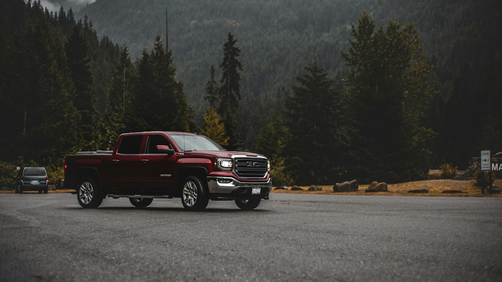 Camioneta de trabajo con el escape reforzado